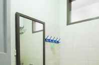 In-room Bathroom Hotel Pelita