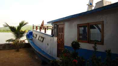 Exterior 4 Larantuka Beach Apartment