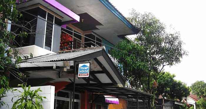 Luar Bangunan Tramp House