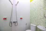 Toilet Kamar Golden Snail Guest House