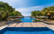 Kolam Renang 7 Crimson Resort and Spa Mactan
