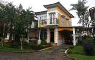 Exterior 2 Villa Kota Bunga Magnolia