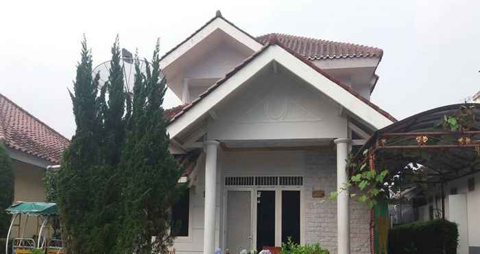 ภายนอกอาคาร Villa Kota Bunga Melati