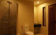 In-room Bathroom 4 Lanta Intanin Resort