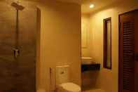 In-room Bathroom Lanta Intanin Resort