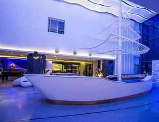 ล็อบบี้ 2 Blue Boat Design Hotel