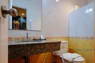 Toilet Kamar Tharapark View Hotel