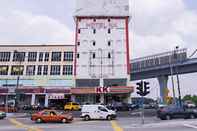 Bangunan SUPER OYO Swing & Pillows Kajang Hotel  Near Stadium Kajang Station