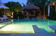 Kolam Renang 2 Mayo Resort