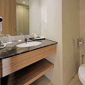 Bathroom 7 Swiss-Belhotel Manokwari, Manokwari Port Hotels