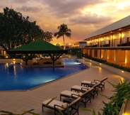 Swimming Pool 6 The Manila Hotel