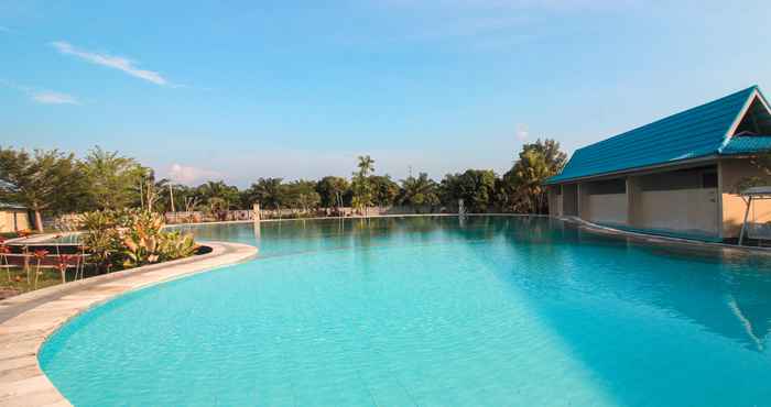 Swimming Pool OYO 1153 Tiga Dara Hotel & Resort Syariah