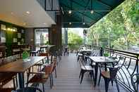 Bar, Cafe and Lounge Hotel Aria Centra Surabaya