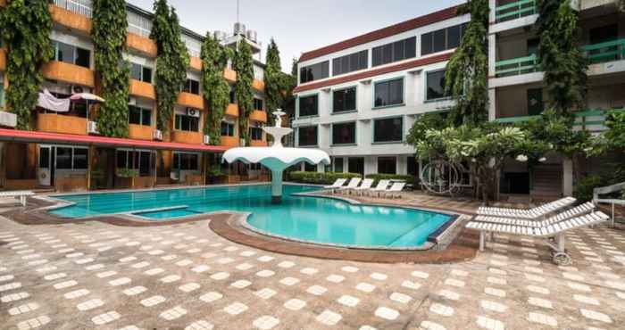 Swimming Pool Seashore Pattaya Resort