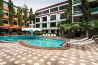 Swimming Pool Seashore Pattaya Resort