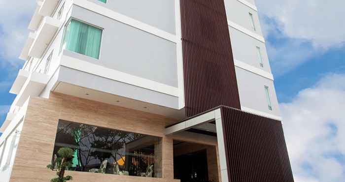 ภายนอกอาคาร Demelia Hotel Panakkukang