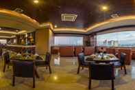 Bar, Cafe and Lounge Demelia Hotel Panakkukang