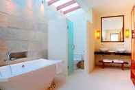 Toilet Kamar Bluewater Sumilon Island Resort