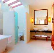 Toilet Kamar 4 Bluewater Sumilon Island Resort