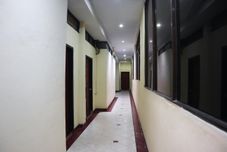 Common Space OYO 742 Mona Plaza Hotel