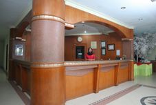 大堂 OYO 742 Mona Plaza Hotel