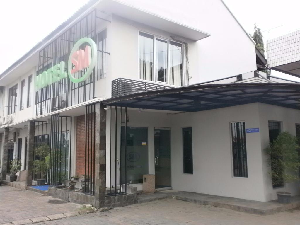 Bên ngoài 2 Hotel SM Cibitung