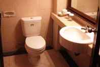 Toilet Kamar Nirwana Suites Denpasar