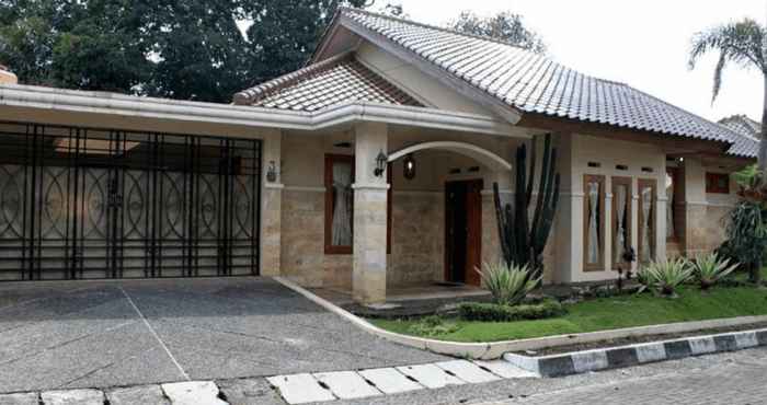 ภายนอกอาคาร Mulyasari Guest House Syariah Pasteur