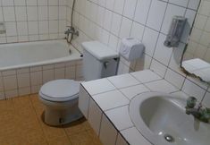 In-room Bathroom 7 Grand Hotel Pemangkat