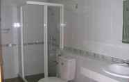 Toilet Kamar 6 Villa Sophia Cimacan Puncak