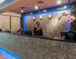 Sảnh chờ 2 Arthama Hotel Makassar