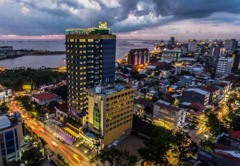 Bên ngoài Arthama Hotel Makassar