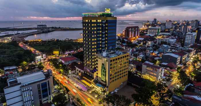 Luar Bangunan Arthama Hotel Makassar