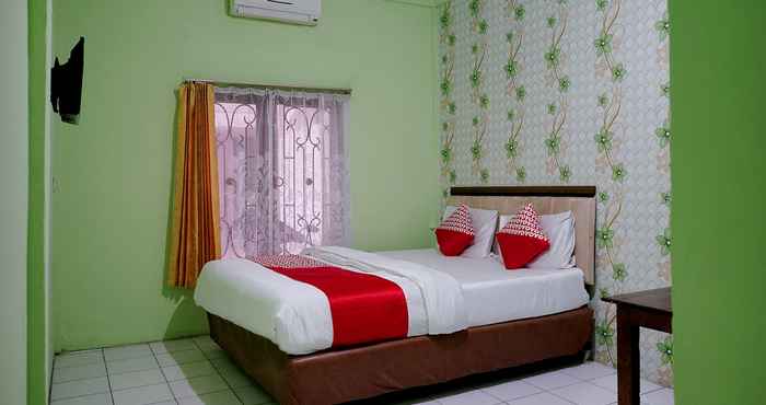 Bedroom OYO 1531 Hotel Aini