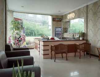 Lobby 2 OYO 1531 Hotel Aini