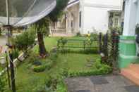 Điểm tham quan lân cận Villa Kota Bunga Mawar