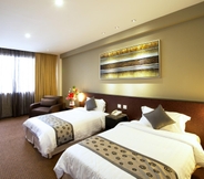 Bedroom 3 Hotel Royal