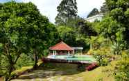 Hồ bơi 4 Villa Istana bunga - Wood