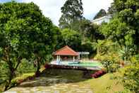 Swimming Pool Villa Istana bunga - Wood