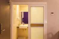 In-room Bathroom Orange Premier Hotel Wangsa Maju