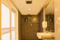 In-room Bathroom Orange Premier Hotel Taman Segar