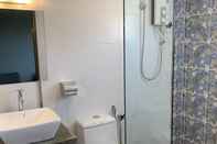 Toilet Kamar Greenlast Hotel