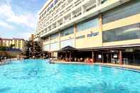 Swimming Pool Grand DarulMakmur Hotel Kuantan