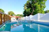 Swimming Pool Red Coco Inn de Boracay