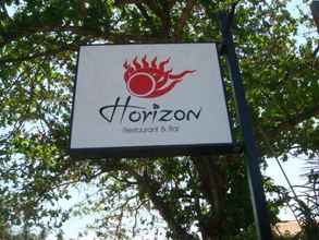 Bangunan 4 Horizon Bungalows Restaurant and Bar 