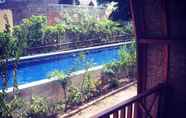 Swimming Pool 5 Damai Bungalows Gili Air