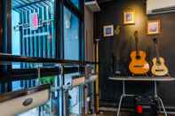 บาร์ คาเฟ่ และเลานจ์ CheQinn Hostel Sukhumvit 4