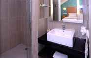 Toilet Kamar 6 Bella Vista Waterfront Resort