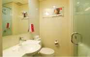 In-room Bathroom 6 Red Planet Makati Avenue Manila