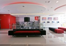 Lobby 7 Red Planet Makati Amorsolo